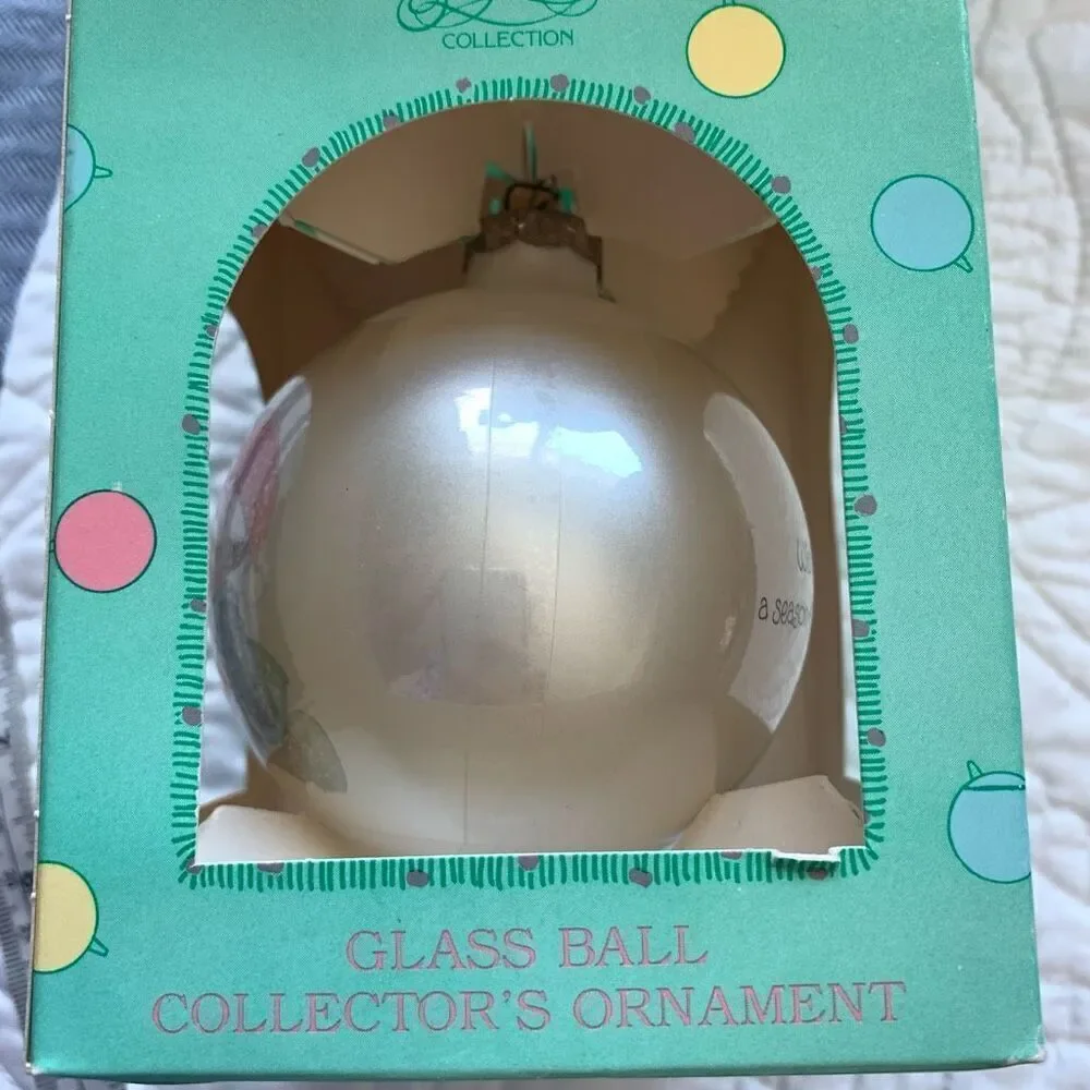 Precious moments vintage Christmas ball 1980 ￼